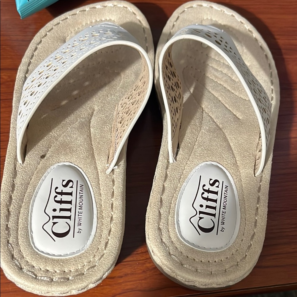 Cliffs by White Mountain White Sandals